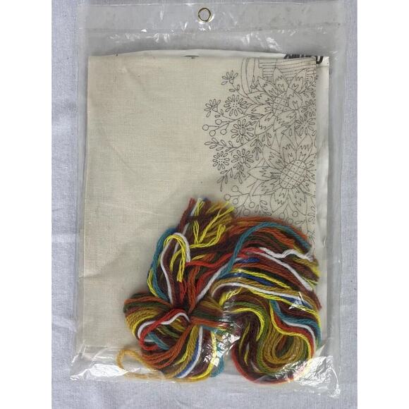 NEW SUNNY BASKET Crewel Kit 14”x14” The Family Circle Picture Or Pillow Top - Picture 7 of 7